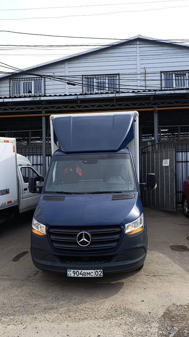 Наш мебельный фургон Mercedes Sprinter для перевозок и переездов в Алматы